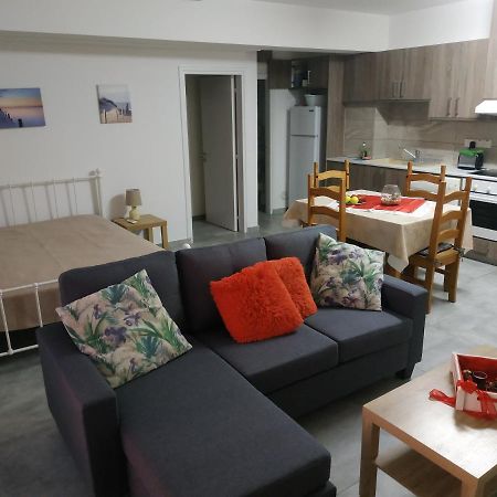 Adonis Apartment Paphos Exterior photo