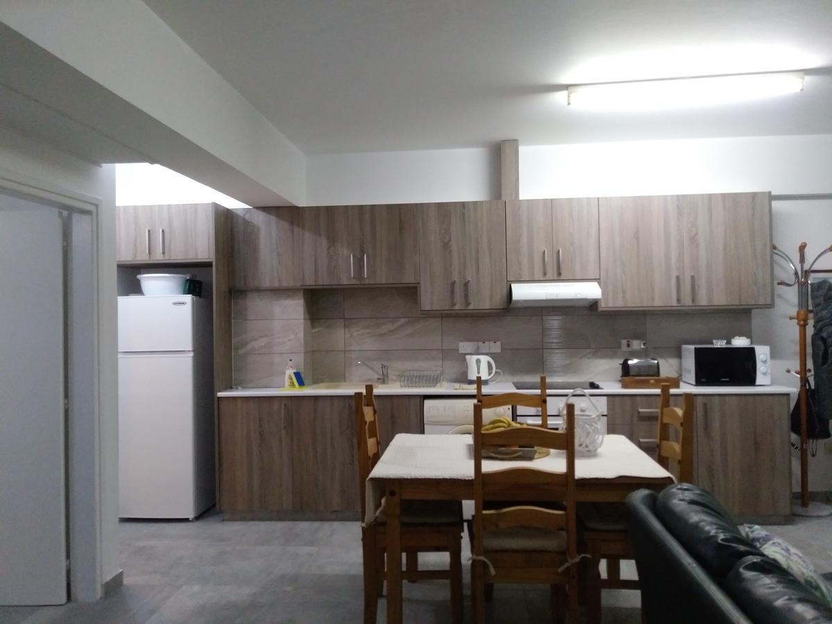 Adonis Apartment Paphos Exterior photo